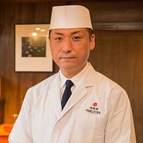 曙橋まる富の料理長の写真