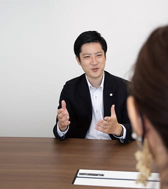 税理士がお客様に説明している図